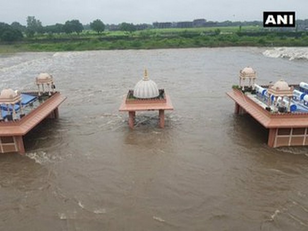 clouds-pounding-rajkot-again-after-a-2-hour-break-8-inches-of-rain-flooded-the-city