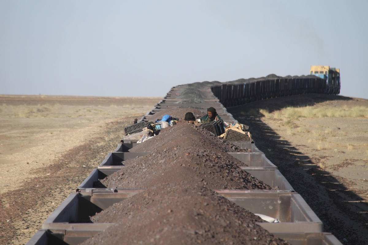 in-mauritania-train-not-a-single-seat-for-passengers