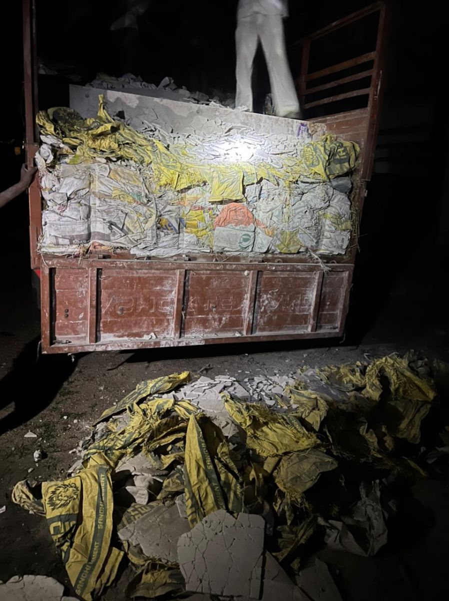 in-morbi-liquor-worth-18-lakh-seized-from-truck