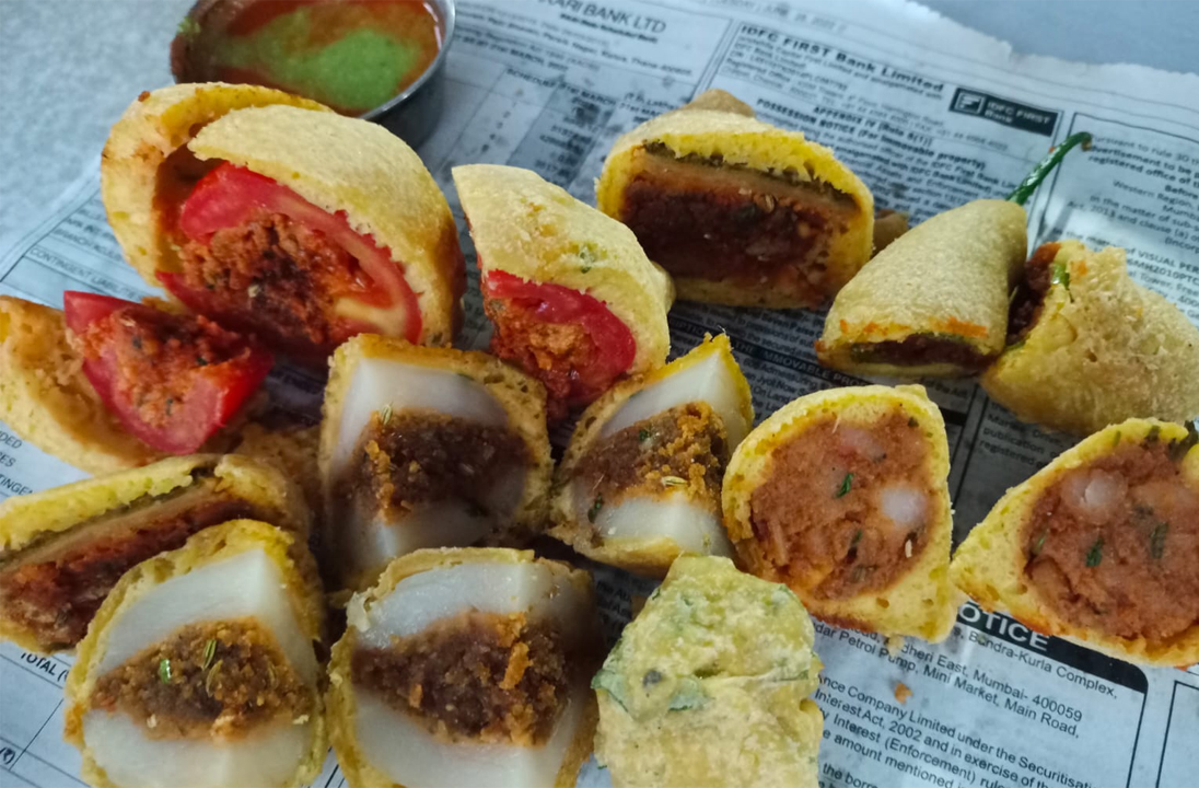 in-this-monsoon-try-stuffed-bhajiyas-in-borivali-mumbai