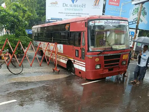 In Junagadh, the roads leading to the universal cloudburst were turned into rivers