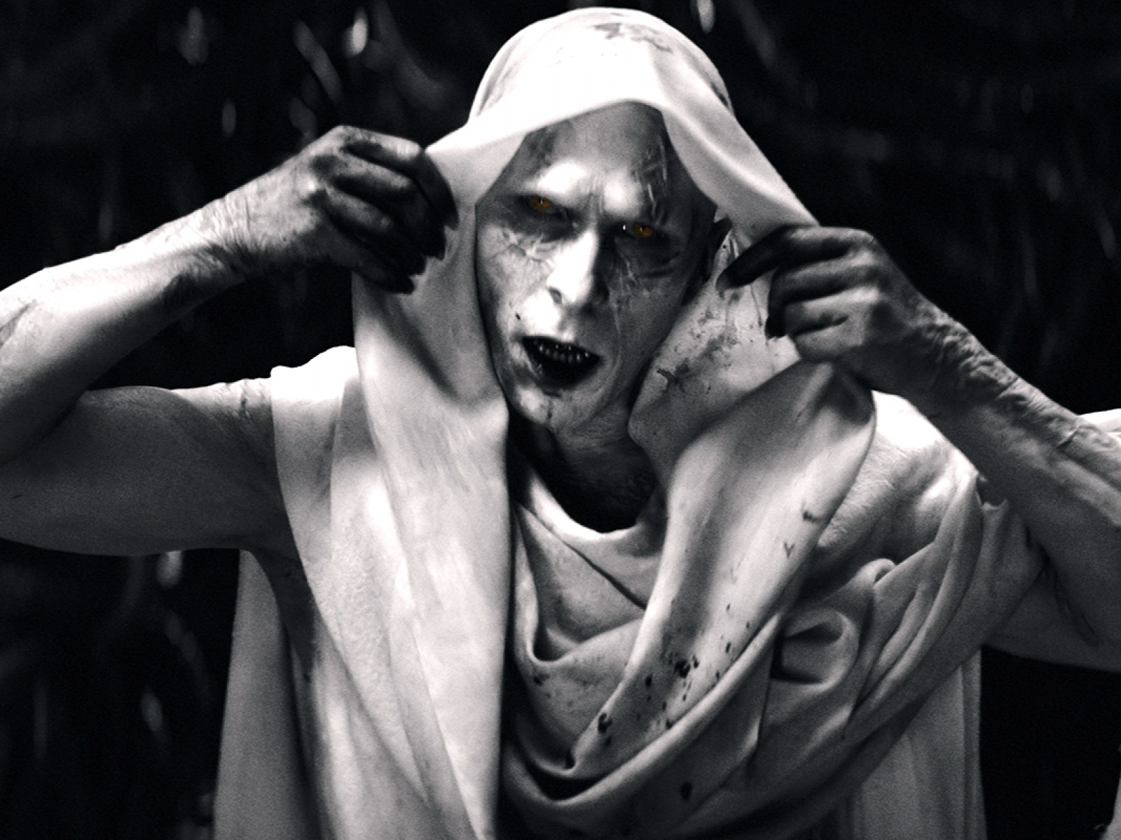 thor-love-and-thunder-movie-review-in-gujarati-chris-hemsworth-movie-christian-bail