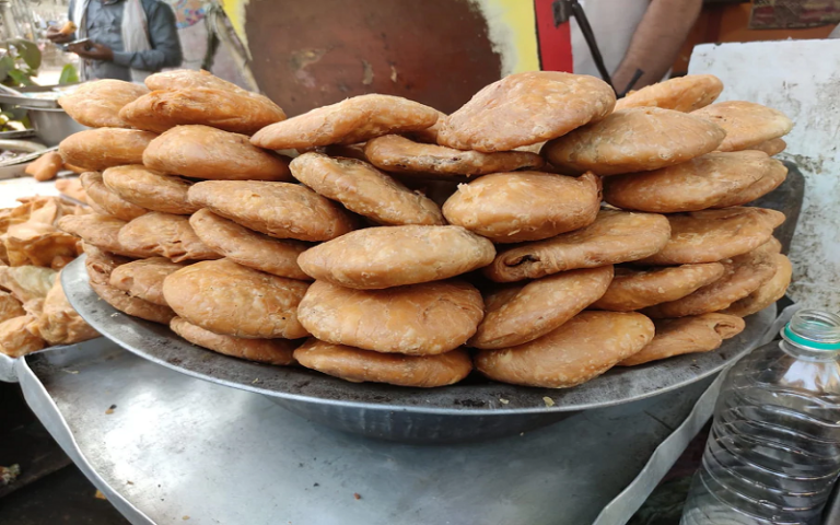 if-you-want-to-visit-this-city-definitely-visit-jaipur-bhandar-you-will-be-crazy-about-the-taste
