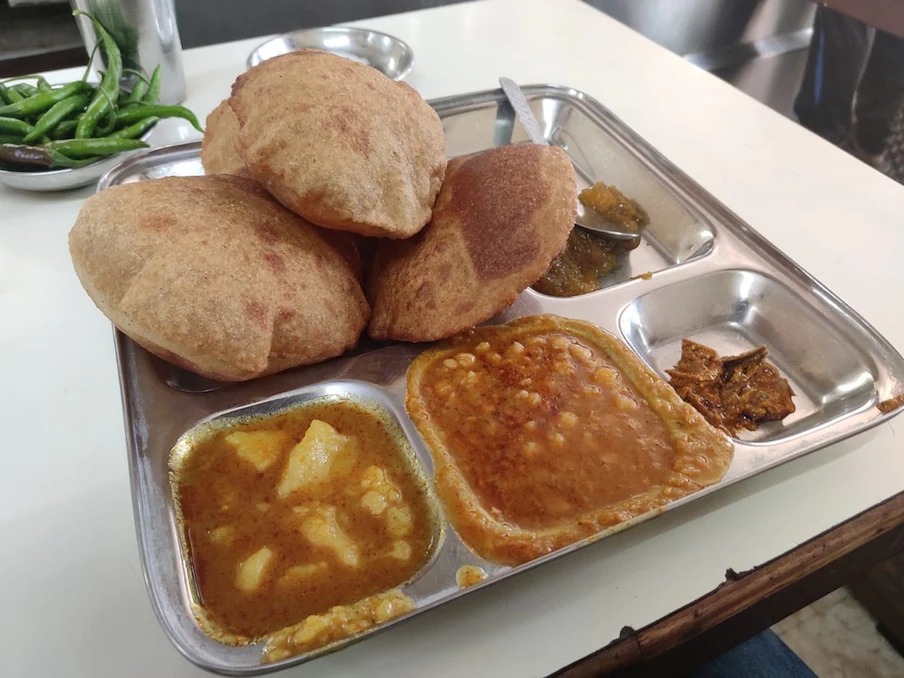 in-bareilly-try-this-at-tyagi-restaurant-masala-poori-with-three-tasty-vegetables