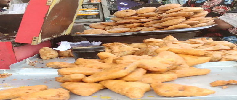 if-you-want-to-visit-this-city-definitely-visit-jaipur-bhandar-you-will-be-crazy-about-the-taste