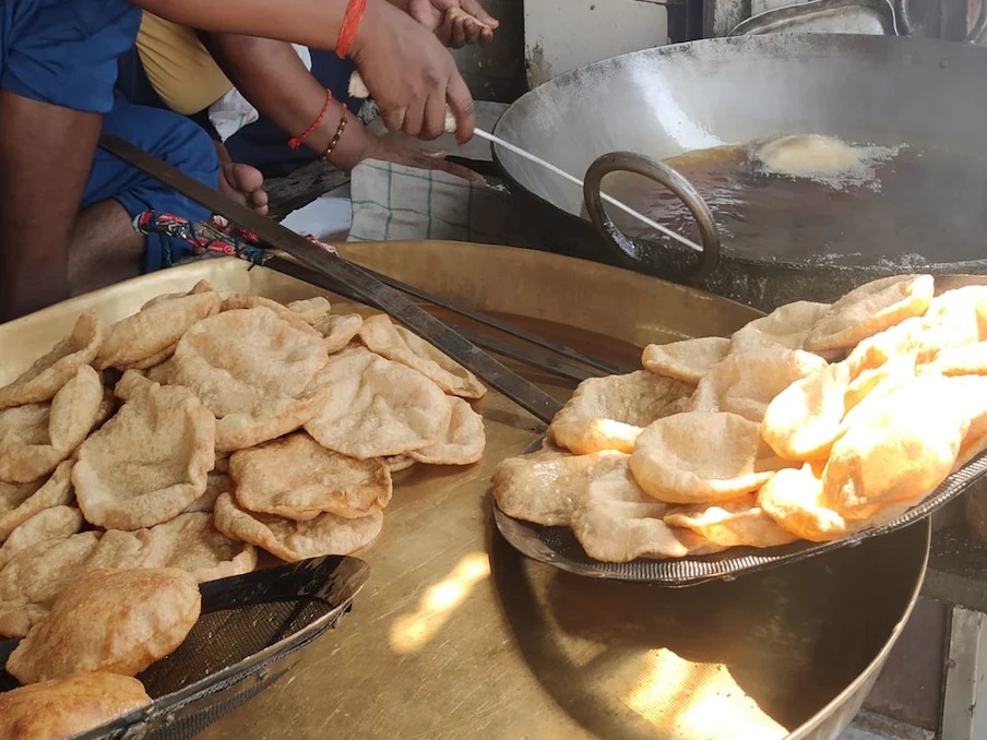 in-bareilly-try-this-at-tyagi-restaurant-masala-poori-with-three-tasty-vegetables