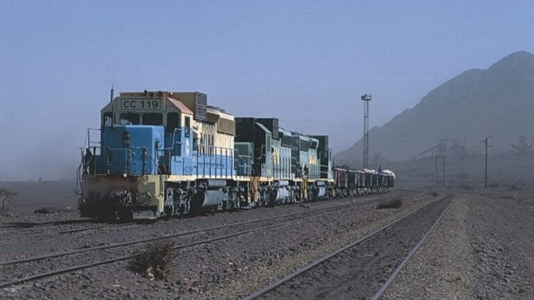 in-mauritania-train-not-a-single-seat-for-passengers