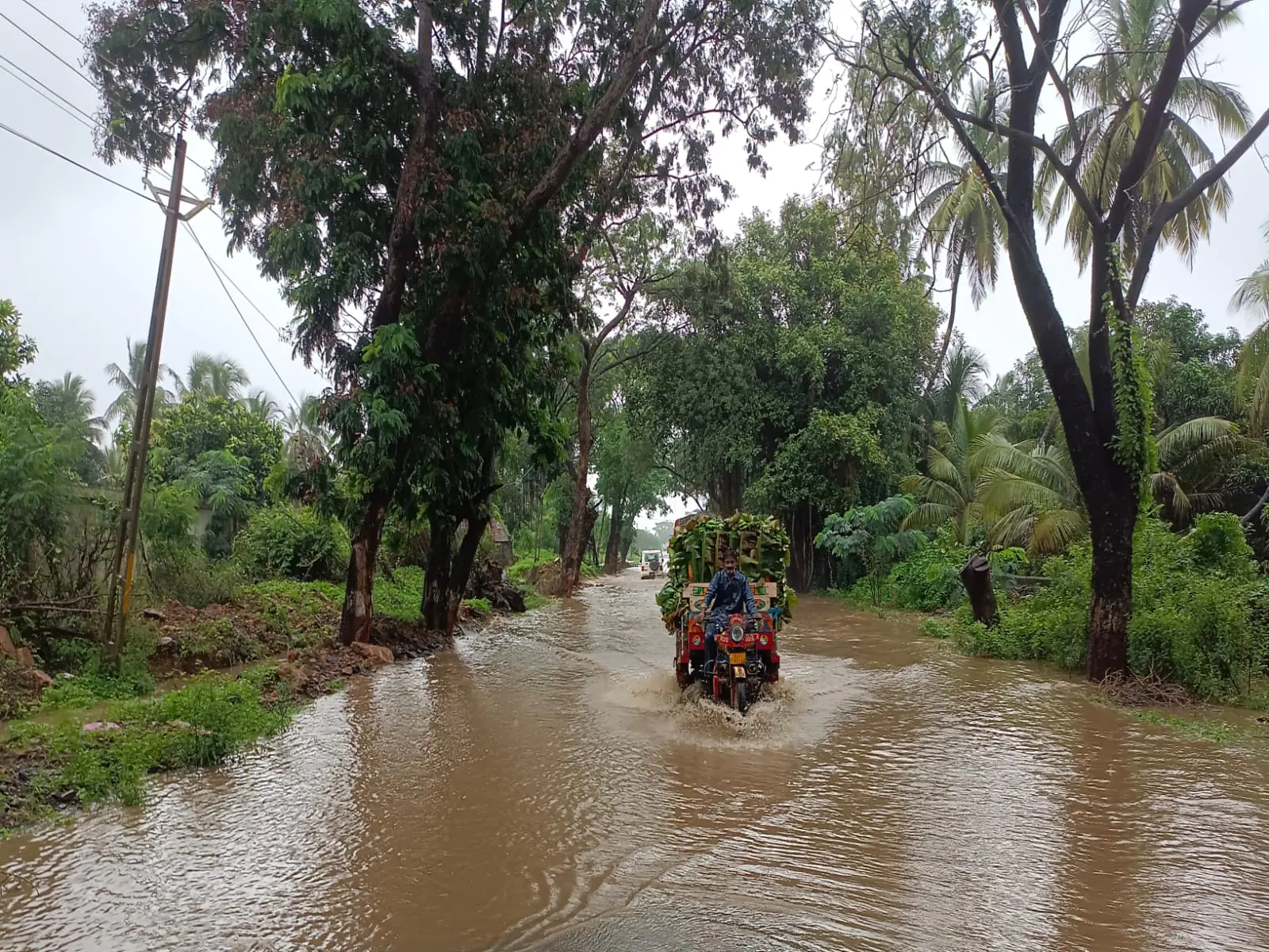 due-to-heavy-rainfall-in-gir-somnath-3-gates-of-hiran-2-dam-opened