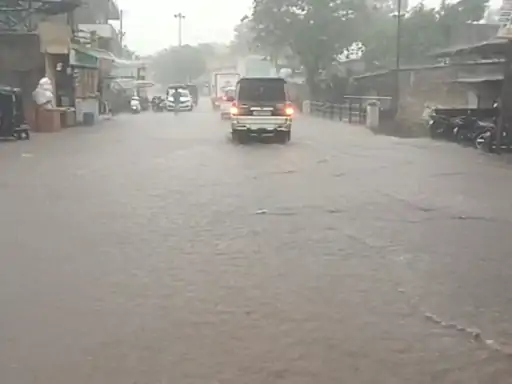 In Junagadh, the roads leading to the universal cloudburst were turned into rivers
