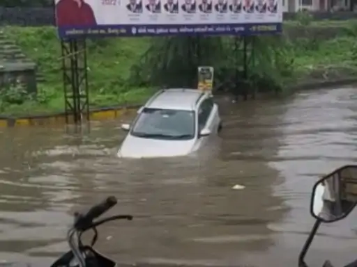 In Junagadh, the roads leading to the universal cloudburst were turned into rivers