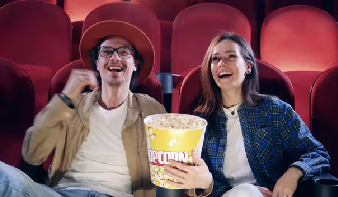 eating-popcorn-while-watching-movie-be-careful-it-can-have-such-a-serious-effect