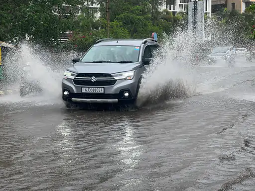 one-and-half-inches-rain-in-rajkot-with-thunder-and-lightning