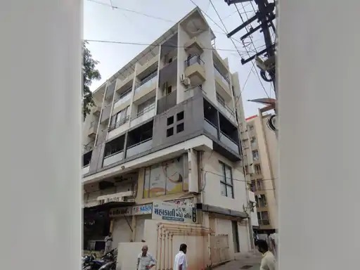 the-owner-of-the-famous-hotel-patel-vihar-in-rajkot-cut-his-throat-and-shortened-his-life