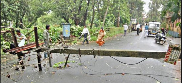 heavy-rains-in-saurashtra-lead-to-blackouts-in-63-villages-137-power-poles-collapsed