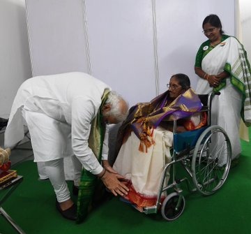 prime-minister-modi-met-90-year-old-daughter-of-the-freedom-fighter-in-andhra