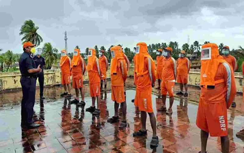 amit-shah-and-pm-narednra-modi-are-in-constant-touch-with-government-of-gujarat