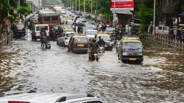heavy-rains-in-mumbai-a-disaster-several-roads-were-submerged-in-water-imd-issued-an-orange-alert