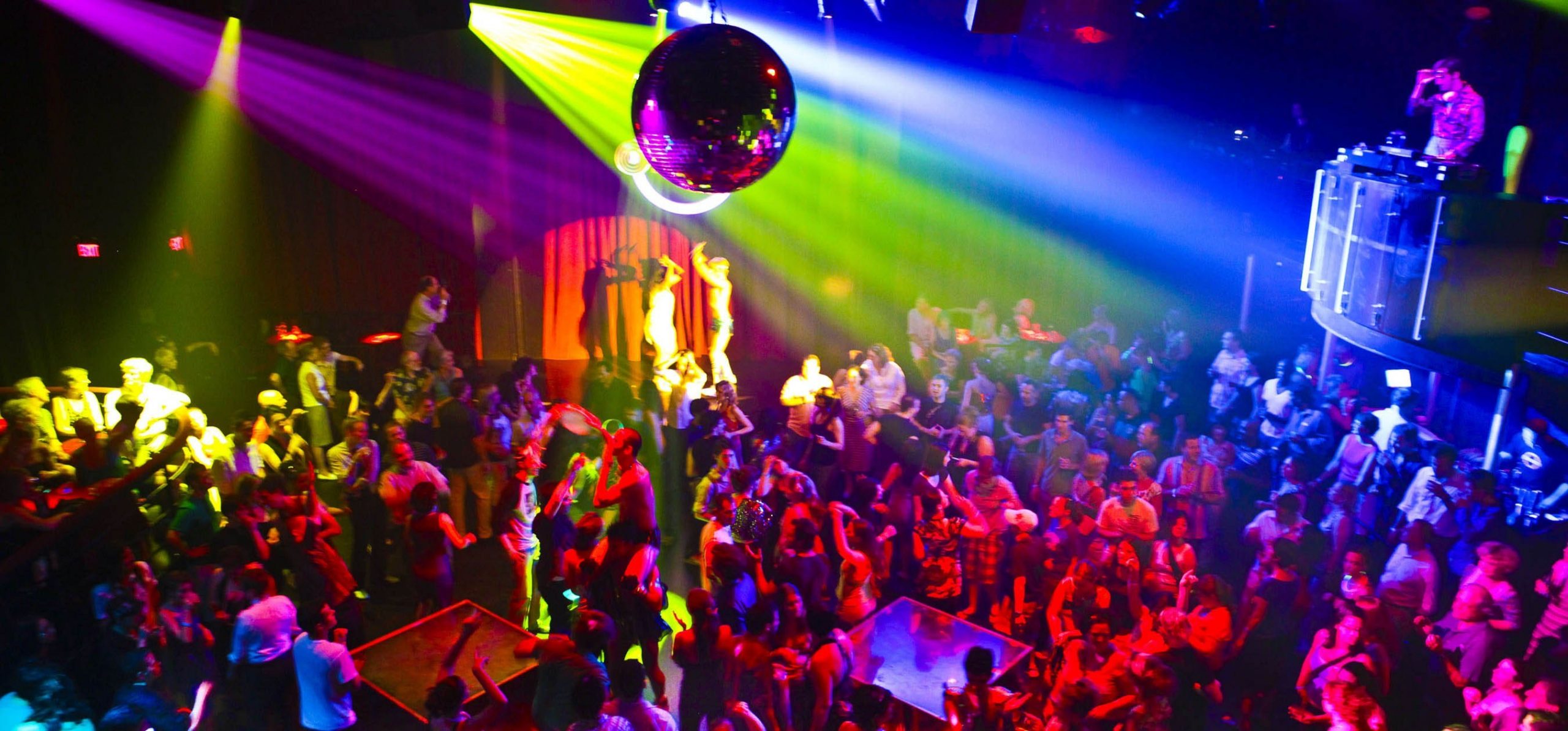 are-you-also-fond-of-nightlife-so-these-spaces-are-just-for-you