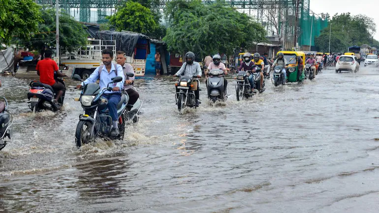 intensity-of-rain-will-reduce-in-gujarat-while-heavy-in-these-areas-for-next-24-hours