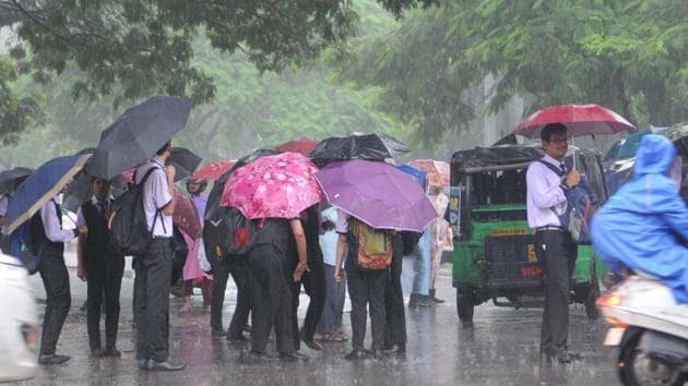 following-the-forecast-of-heavy-rains-in-saurashtra-on-14-15-a-holiday-has-been-declared-in-the-school-colleges-of-this-district