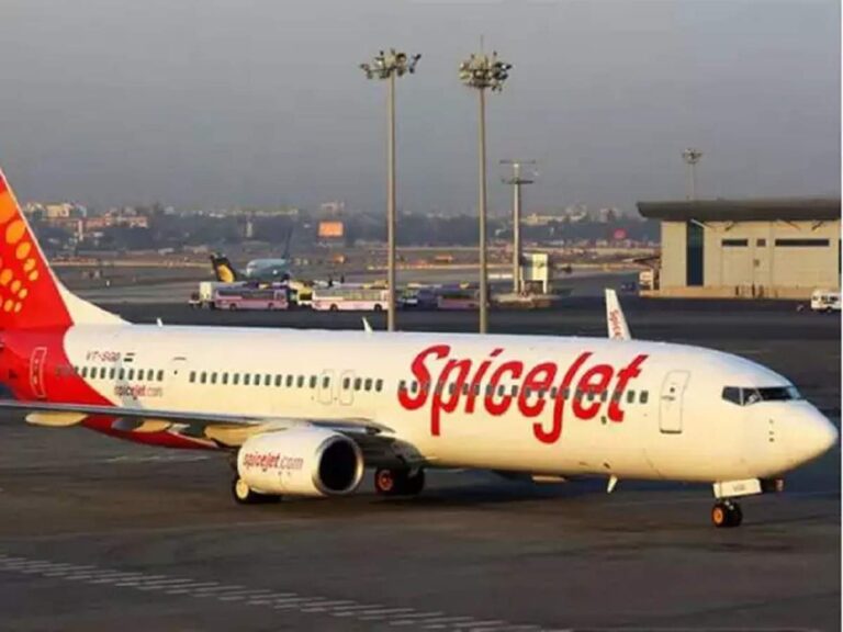 dgca-issues-notice-of-8-incidents-in-18-days-on-spicejet-flights