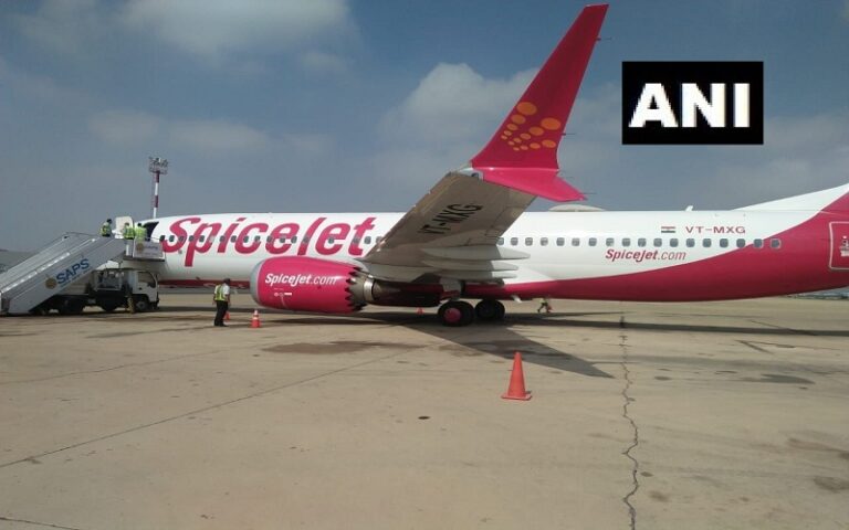 SpiceJet flight to Dubai landed in Pakistan due to a defect