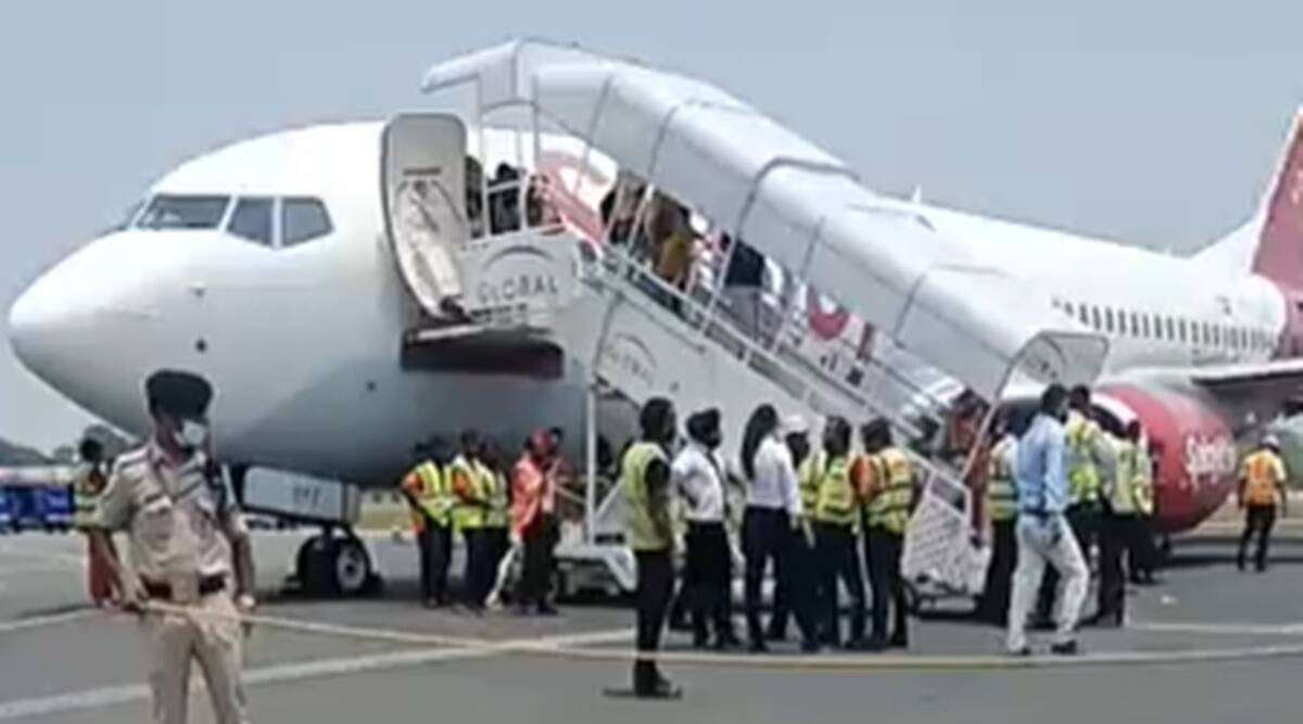 SpiceJet business! Emergency landing of SpiceJet flight in Mumbai after Karachi