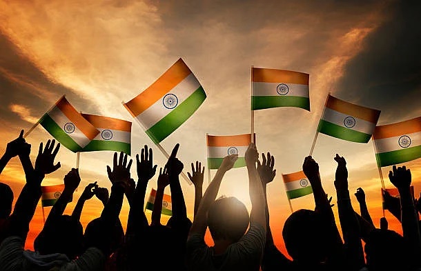 har-ghar-tiranga-now-you-can-hoist-the-tiranga-day-and-night