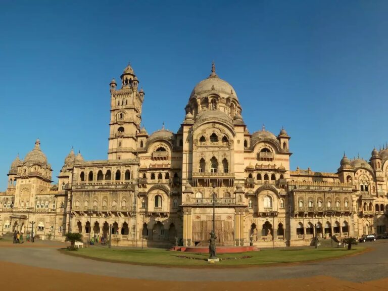 these-five-royal-palaces-of-gujarat-you-must-visit-once