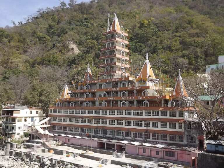 these-beautiful-places-of-rishikesh-are-very-beautiful-a-definite-visit-should-be-made-once