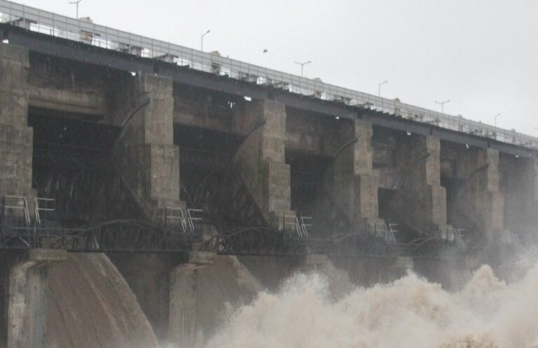 megharaja-roaring-rangeela-rajkot-lalpari-lake-overflow-following-continuous-rains