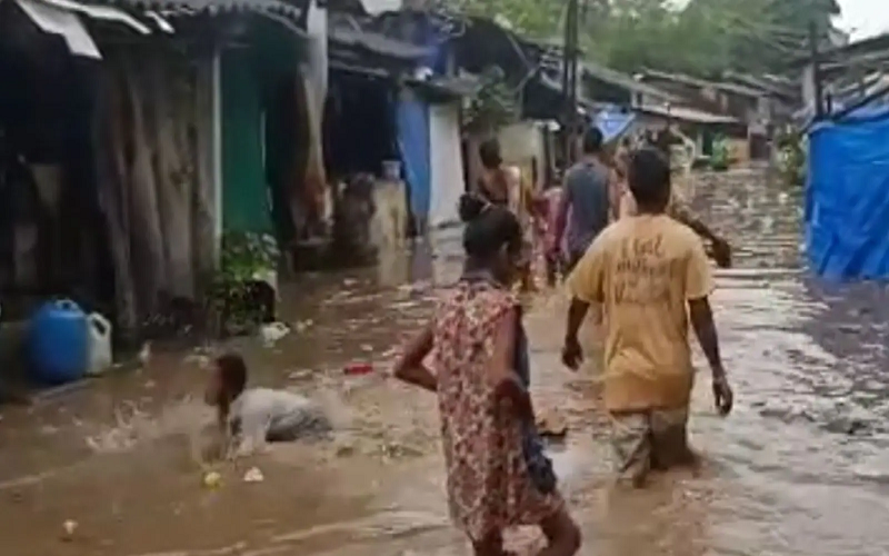 valsads-aurangabad-river-devastated-more-than-300-people-evacuated-after-three-feet-of-water-flooded-their-homes