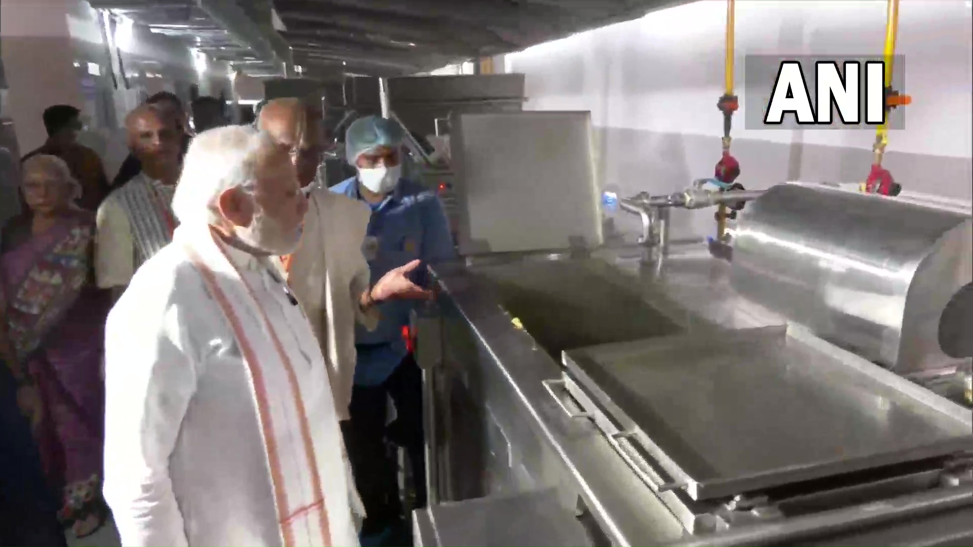 pm-modi-inaugurates-hightech-akshaypatra-kitchen-in-varansi