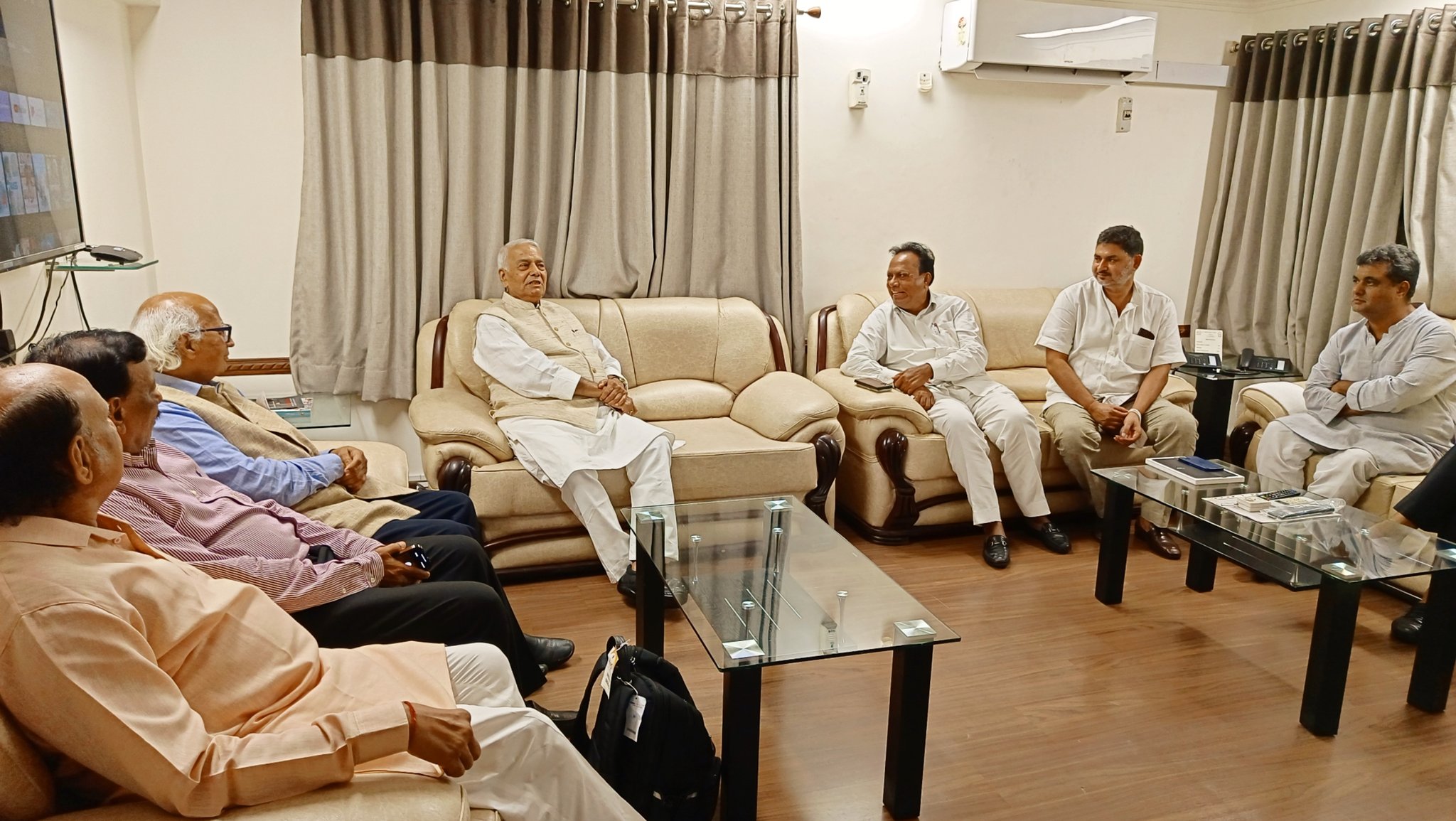 opposition-presidential-candidate-yashwant-sinha-visits-gujarat-interview-with-congress-leaders