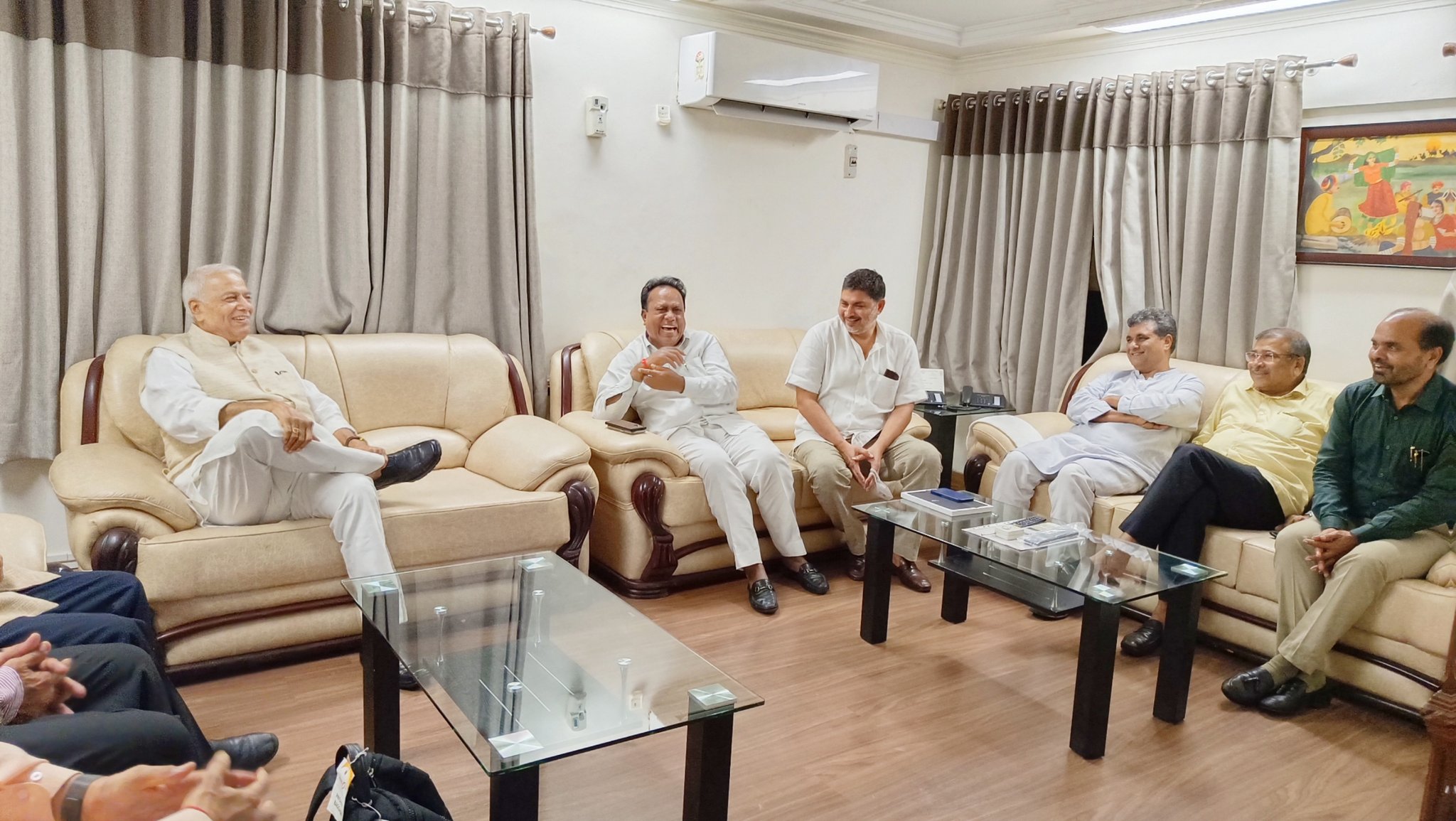 opposition-presidential-candidate-yashwant-sinha-visits-gujarat-interview-with-congress-leaders