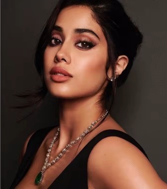 take-inspiration-from-bollywood-actresses-for-trendy-eyeliner