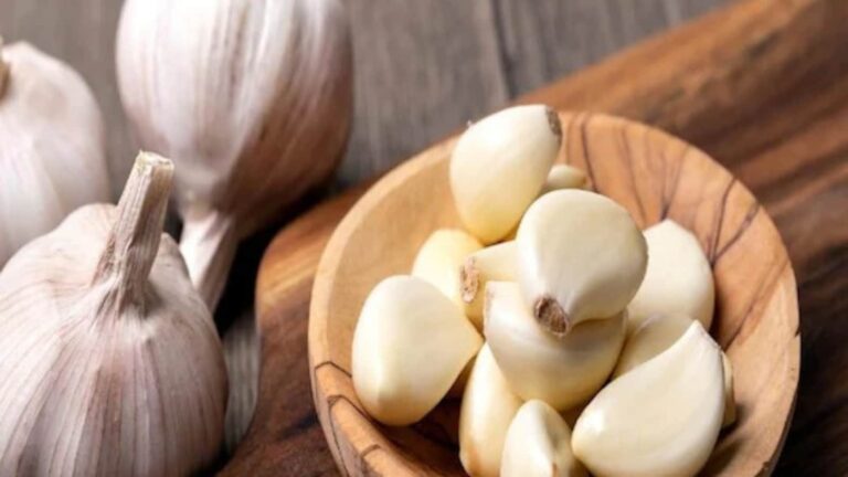 eating-two-garlic-every-day-on-empty-stomach-this-diseases-will-go-away