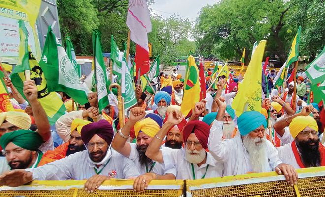 After the health workers, now the farmers are on the way to agitation in Gandhinagar! The agitation has been going on for the last 8 days