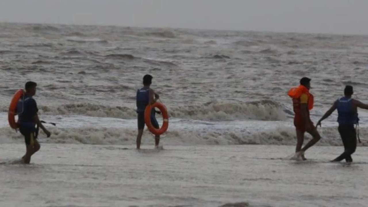 5 people from Surat drowned in the sea of ​​Daman! Rescue of 2, search for 3 begins