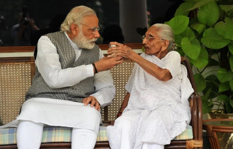 Prime Minister Modi remembered his mother on her birthday and said: "Couldn't go to my mother today, but got the blessings of the mothers and sisters of the country."