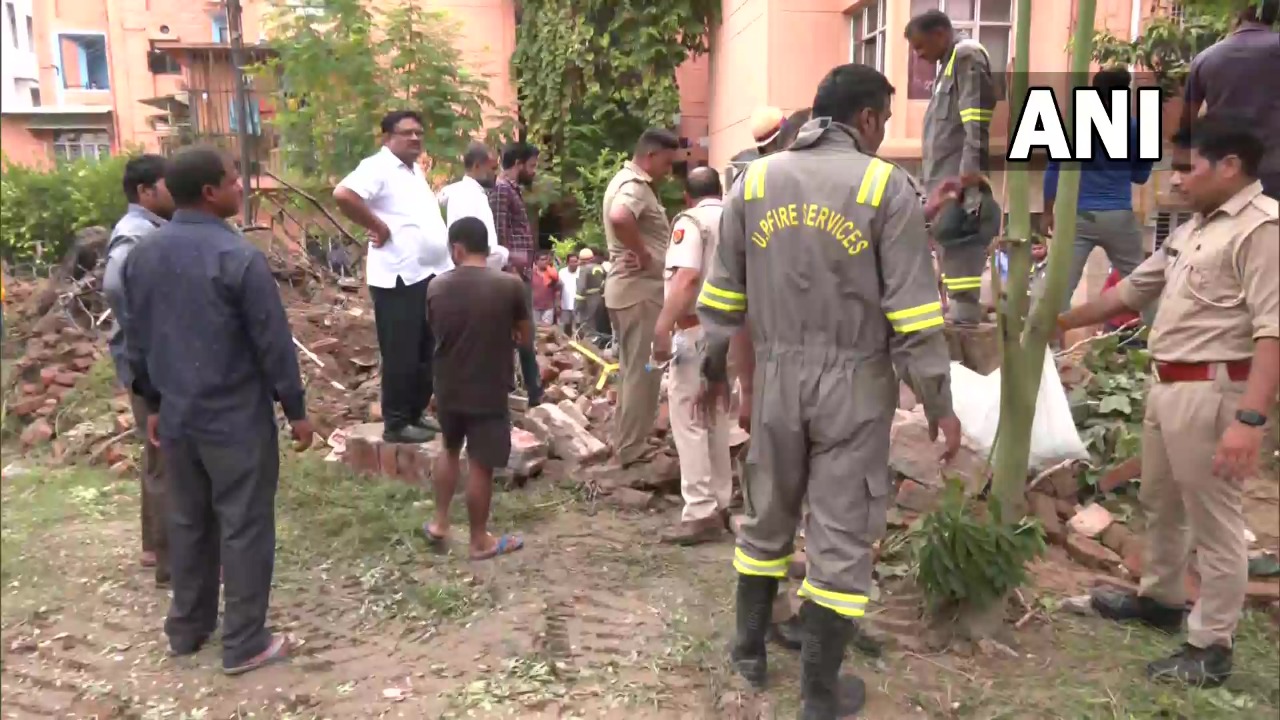 Big tragedy in Noida! 4 killed as wall collapses while cleaning drains
