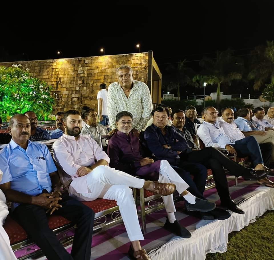 The leaders of Congress and BJP were seen together in Gujarat politics