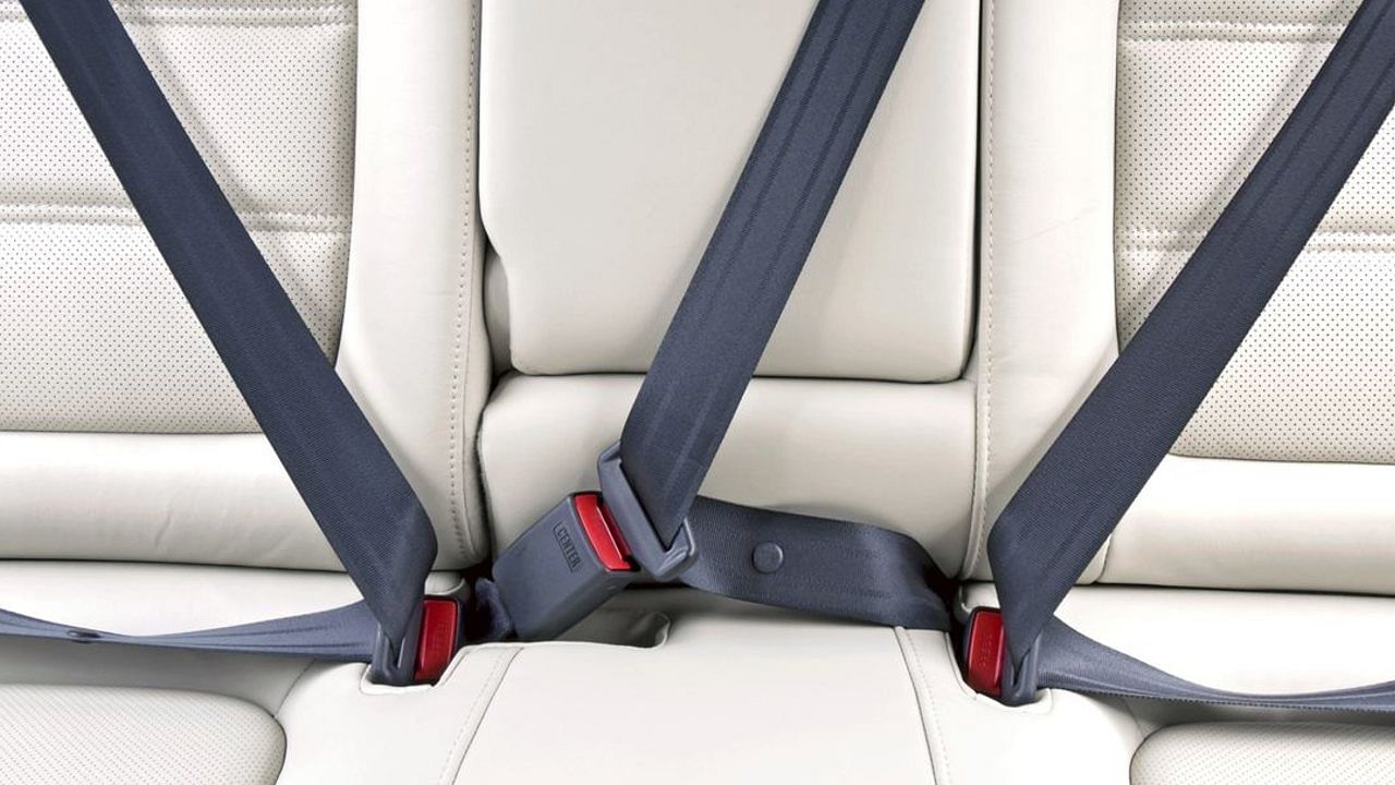 Now all the people sitting in the car must wear a seat belt! Find out what new rule is coming