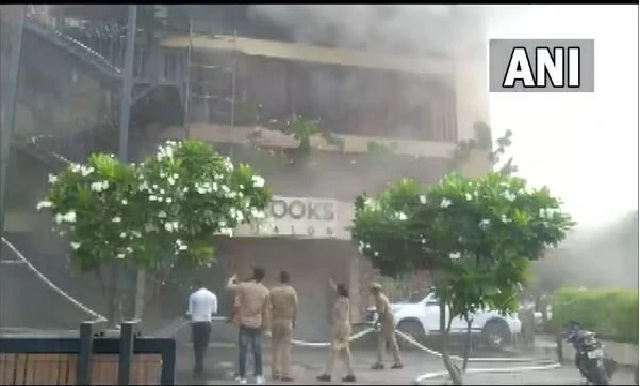 A fierce fire broke out in a hotel in Hazratganj area of Lucknow! Two died in the incident