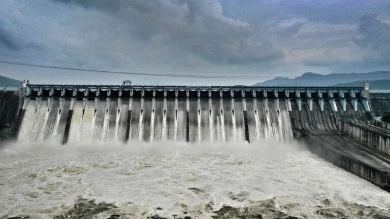 Increase the level of Narmada Dam even today! 96,866 cusecs of water in the dam