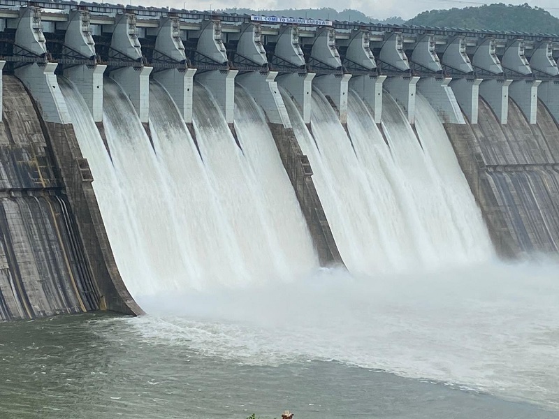 Increase the level of Narmada Dam even today! 96,866 cusecs of water in the dam