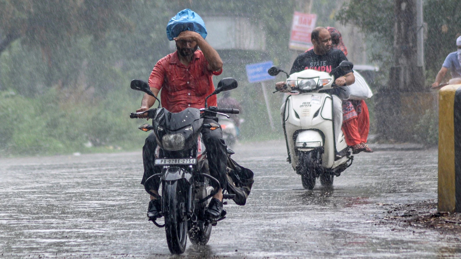 Scattered rain is once again predicted in Gujarat! Find out where you ate today