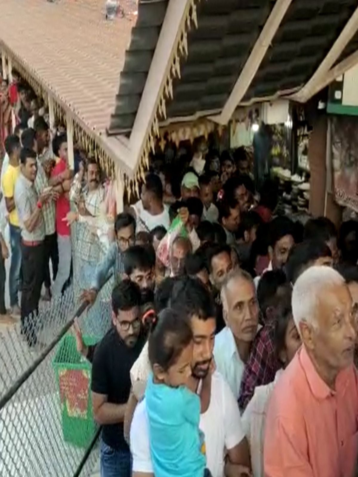 A large number of devotees thronged the first Norte Pavagadh Shaktipeeth! Dhodapur of devotees also in Bhadrakali and Ambaji