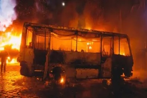 A bus running in Surendranagar became a ball of fire! 15 passengers lost their lives