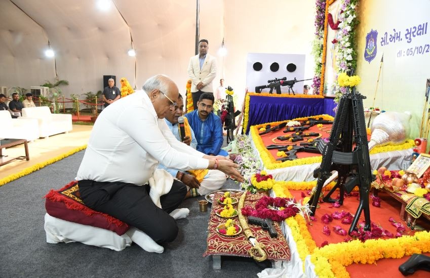 CM Patel maintaining the tradition started by Narendra Modi! On Dussehra day CM Bhupendra Patel performed shastrapoojan with scriptural ceremony